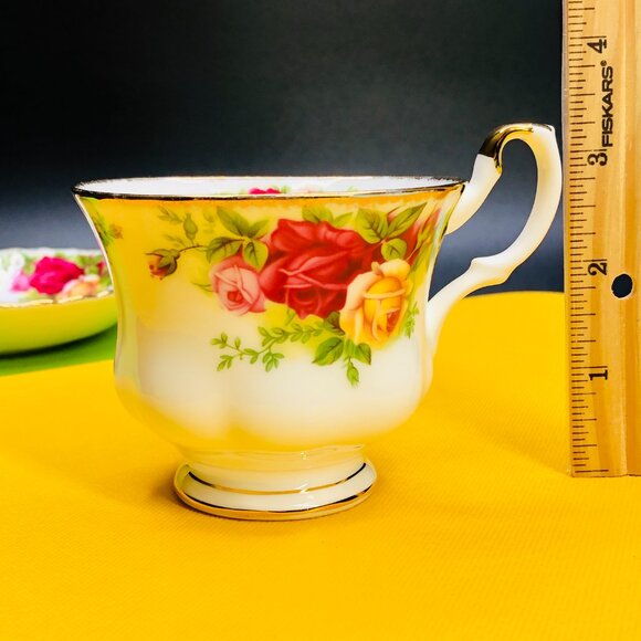 60s Royal Albert OLD COUNTRY ROSES Bone China Teacup Saucer Set Vintage Gift - Picture 12 of 12